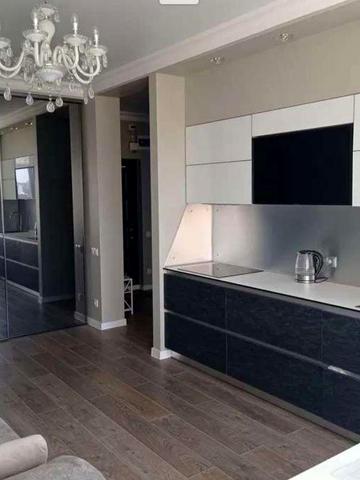 Літературна вул., 8