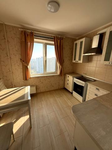 Ревуцького вул., 4