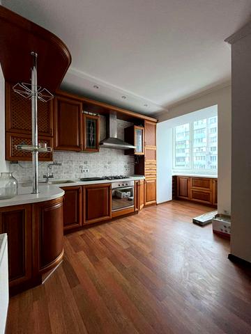 Лазурна вул. (Гайдара), 2