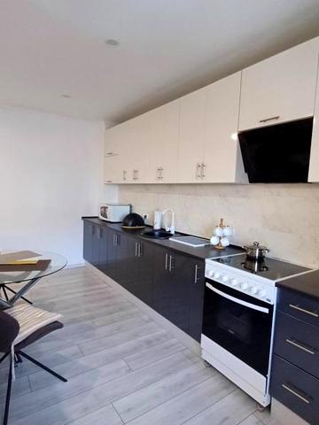 Космонавтів вул., 128а