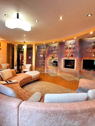 Олександра Олеся вул., 18