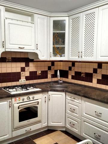 Курсанта Єськова вул., 4