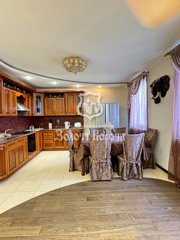 Лукрецька вул., 3