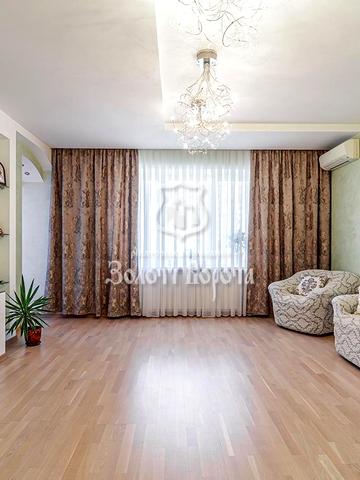 Володимира Івасюка просп. (Героїв Сталінграду), 4