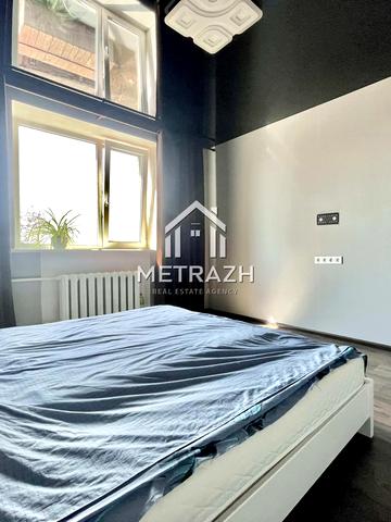 Олександра Лавренка вул., 5