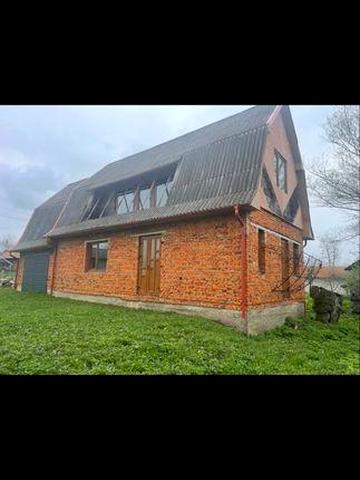 Будинок з земельною ділянкою