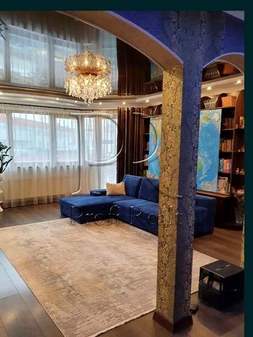 Олександра Мишуги вул., 12