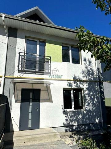 Продам сучасний таунхаус із власною земельною ділянкою на мікрорайоні