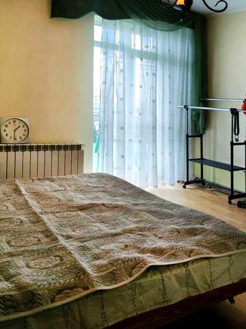 Будинок по вул. Кримська зі спальні вихід на терасу