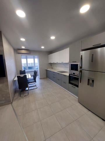 Космонавтів вул., 128г