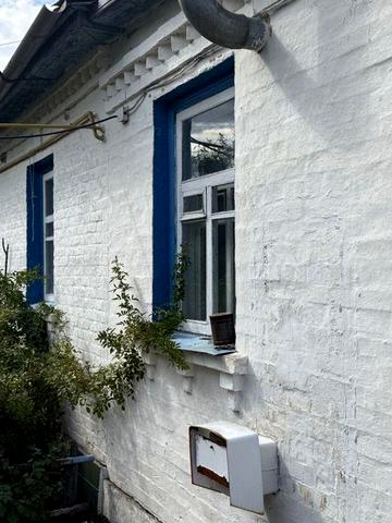 Будинок з комунікаціями,великий двір,сад,поряд рибний канал та ліс