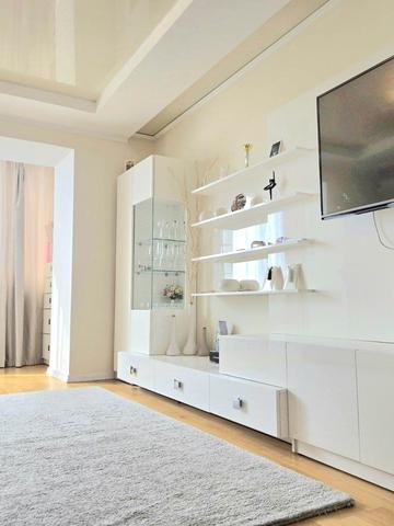 Коновальця вул., 5