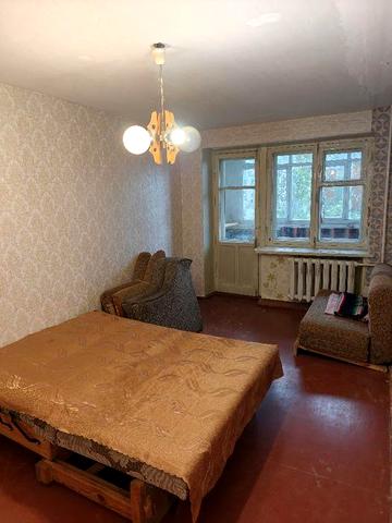 Продам 1-ую квартиру под ремонт. Хороший район