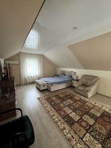 Продам двоповерховий будинок у місті!