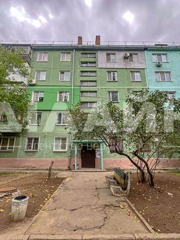 Лахтинська вул., 2