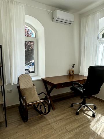 Кишинівська вул., 4