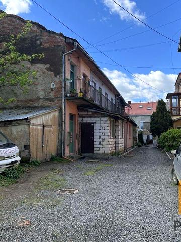 Православна набережна вул., 16