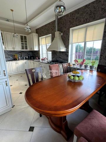 Центральна вул.