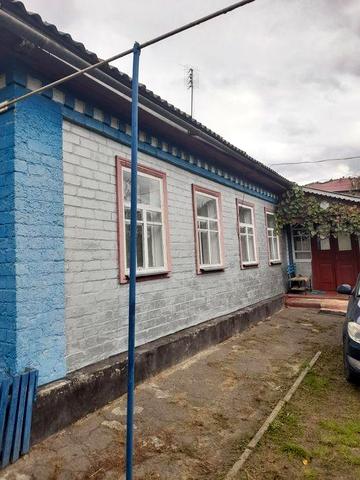 Продається будинок в цетрі с.Сунки за 10км від м.Сміла Черкаської обл.