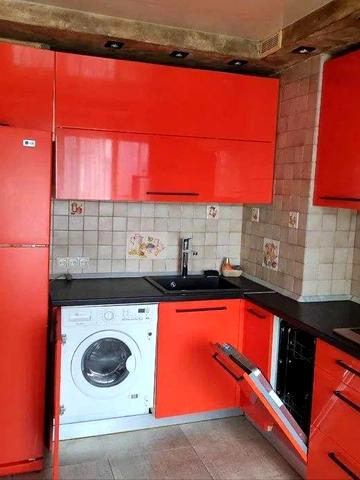 Героїв просп., 11