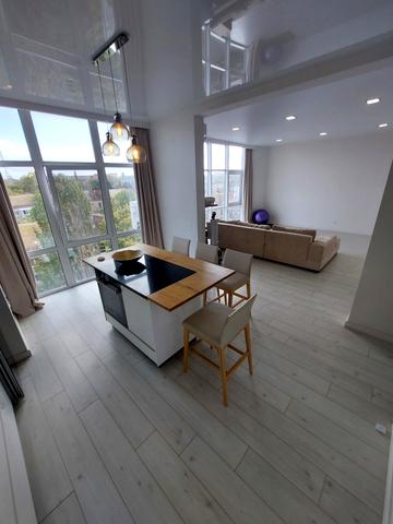 Мостобудівників вул., 17