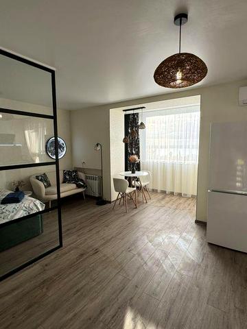 Продаж 1кк з новим сучасним ремонтом в Соляних, вул. Шкільна