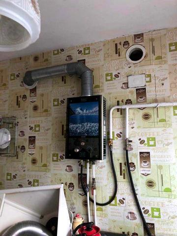 Продам 1 комн. квартиру в п. Эсхар, центр, 3/5. Газовая колонка.