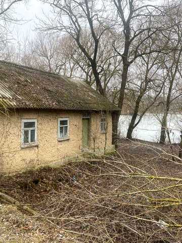 Глиняний будинок з ділянкою 24 соток