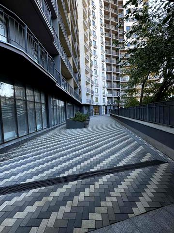 Полуничний пров., 24