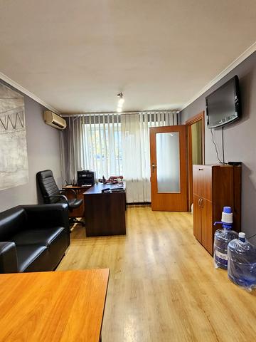 Лазаряна вул., 10