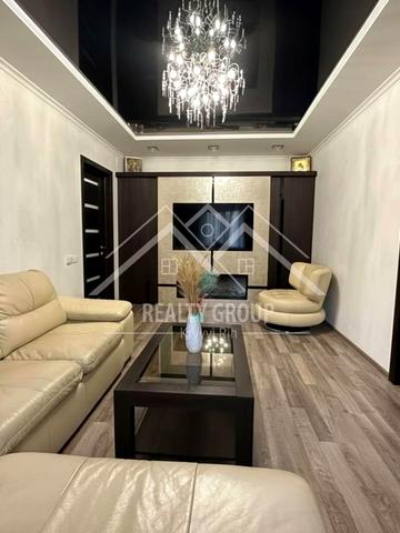 Сонячний мікрорайон вул., 11