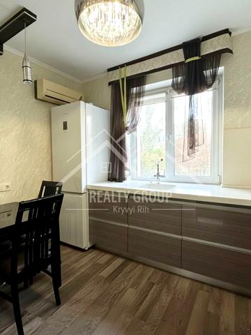 Сонячний мікрорайон вул., 11