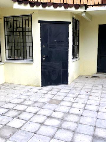 Ужгородська вул., 8