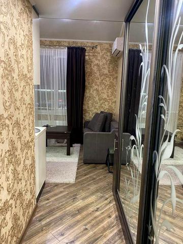 Продам 2х Уровневую Гостинку 7 мин до метро Защ Украины или Спортивная