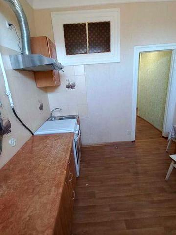 сдам двух комнатную квартиру .