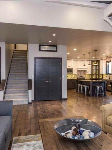 Оренда сучасного будинку площею 250 м², 9 соток, Віта-Поштова