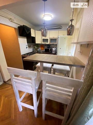 Довгострокова оренда 1к Квартира Братів Дужих (Комарова) вулиця