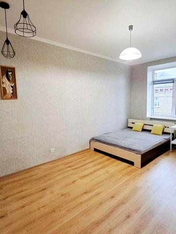 Івана Світличного вул. (Петровського), 6