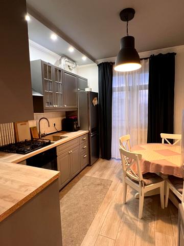 Бориса Тлехаса вул., 18