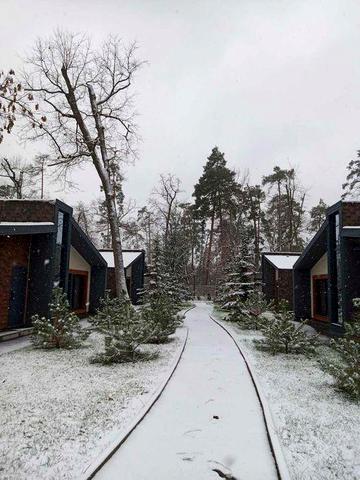 Оренда теплого будинку в лісі безпечно для сім"ї