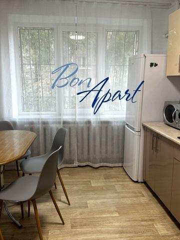 Академіка Янгеля вул., 4