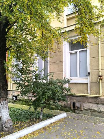 Залізнична вул., 47