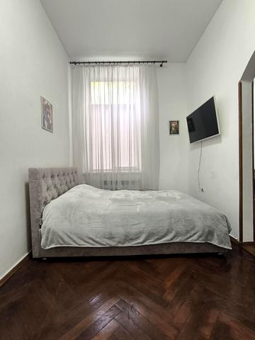 Залізнична вул., 47