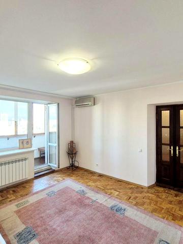 Продам 3к. квартиру. Дніпровська набережна 7. Цегляний будинок,.