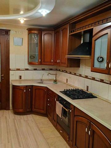 Продам 3 ком.кв. 83 м.кв. с автономным отоплением по Бериславскому ш.