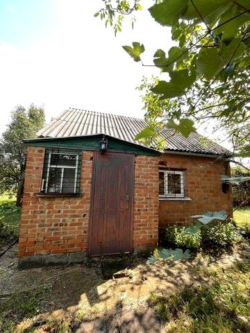 Заміський будиночок-дача в передмісті