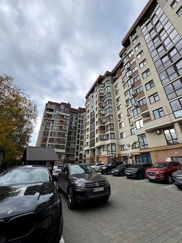 Героїв Євромайдану пл., 9