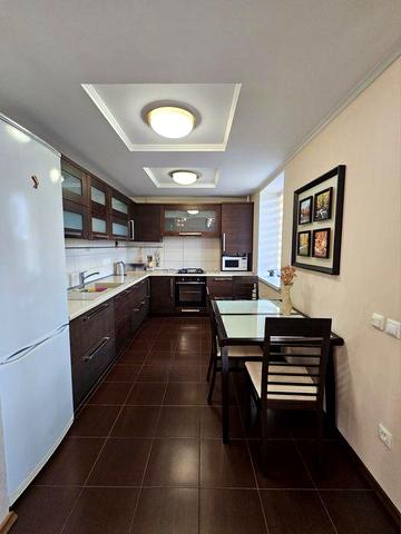 Оренда двокімнатної поруч з центром вул Грушевського.