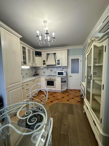 Кадетський Гай вул., 6