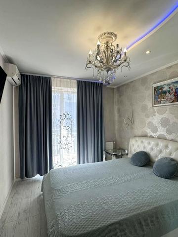 Володимира Івасюка вул., 7